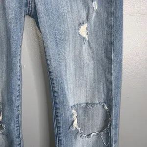 American Eagle Outfitters Light Blue Cropped Artist Ripped Jeans Size 6 thumbnail 4