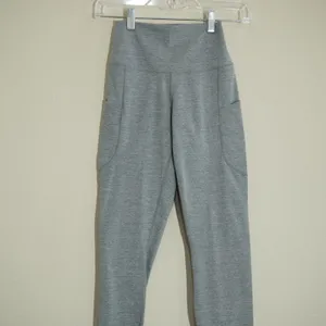 Nike Women's Size Small Leggings Gray NEW High Rise 7/8 Dri-FIT Pockets Gym thumbnail 2