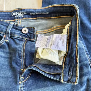 Levi’s Denizen Women’s 4S 27x28 High Rise Skinny Denim Shorts Blue thumbnail 3
