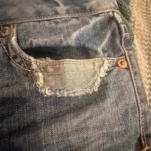 Low rise flare jeans thumbnail 4