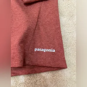 Patagonia women’s size small brick orange long sleeve half zip pullover thumbnail 3