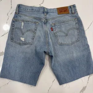 Levis Shorts Womens Size 26 Cut Off 501 Jean Denim Shorts thumbnail 2