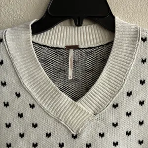 Free People Easy Street Heart Pattern V Neck Cropped Knit Sweater Vest White M thumbnail 10
