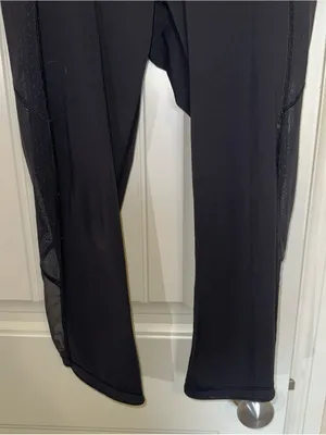 Lululemon Body Con Crop Athletic Leggings Size 8 thumbnail 3