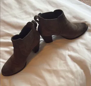 UGG Brown leather/suede Ankle Booties with Chunky Heel thumbnail 3