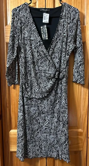 Vertigo Paris L Zebra Print Faux Wrap Mini Dress NWT V-Neck 3/4 Sleeve‎ Sheath thumbnail 1
