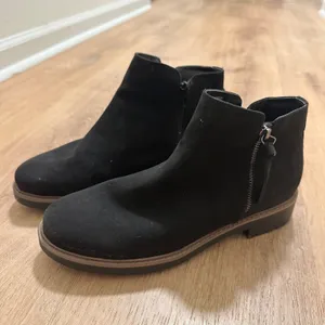 Esprit | Women's‎ Black Faux Suede Lug Sole Ankle Boots Side Zip Boot Shoes, 8.5 thumbnail 2