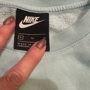 Nike Women's Teal crewneck Sweatshirt thumbnail 3