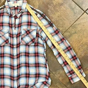 Olive & Oak Plaid Button Down Zipper Shoulder Split Tail Blouse Small thumbnail 7