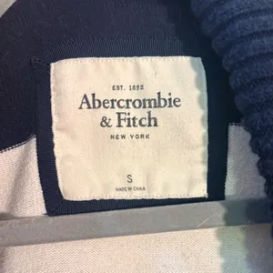 Vintage Y2K Abercrombie & Fitch Navy and White Striped Shawl Cardigan thumbnail 3