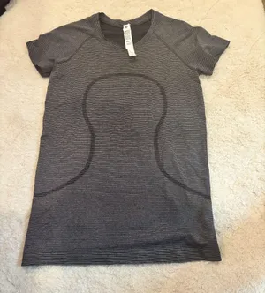 Lululemon shirt thumbnail 1