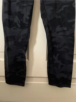 Lululemon Lululemon Align High-Rise Crop 21" Incognito Camo Print Size 6 thumbnail 3