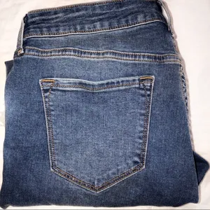Old Navy rockstar mid rise size 10 distressed jean thumbnail 3