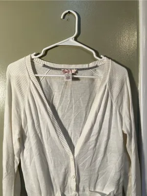 SO Women’s Size Large Cardigan Sweater Button Front V-Neck Cream White Pockets thumbnail 2