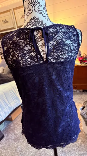 And Taylor size medium, navy blue lace sleeveless top thumbnail 6