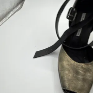 Vera Wang Lavender Metallic & Black Leather Strappy Heel Sandals Size 8.5 thumbnail 3
