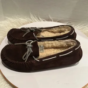 UGG women’s Sheep Lined Moccosin In Coco Brown Size 8. thumbnail 4