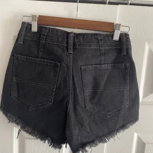 We The Free Curvy High Rise Denim Shorts Size 25 Black‎ Frayed Raw Hem Cotton thumbnail 4
