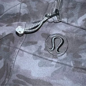 Lululemon Scuba Hoodie *Light Cotton Fleece Heritage 365 Camo Deep Coal Multi thumbnail 13