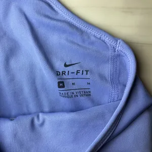 Nike Women’s Swoosh Sport Bra Size Medium thumbnail 3