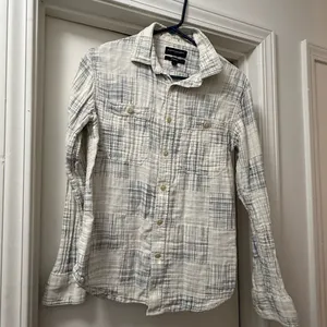 Banana Republic Women’s Gray and White Quilted Plaid Shirt Size Small thumbnail 3