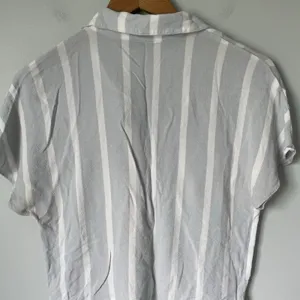 Wilfred Free Button Up Crop Blouse Top Light Blue White Stripes Size Small thumbnail 6