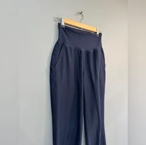 Navy Old Navy High-Rise Joggers Size S EUC thumbnail 3