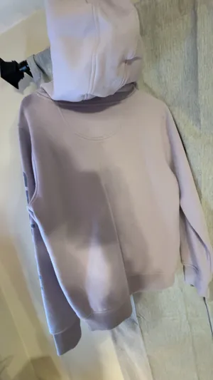 Thick, comfy Carhartt hoodie in a soft lavender/pastel purple color. Super warm heavyweight material with a relaxed, slightly oversized fit. Has a front kangaroo pocket. thumbnail 2