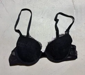 Victoria’s secret Black Lace lined Demi bra 32B thumbnail 1