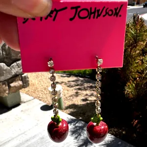 Betsey Johnson glitter red apple dangle earrings apple charms green leaves 2021 thumbnail 2