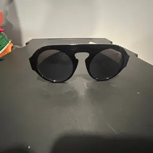 Stylish Black Sunglasses thumbnail 4