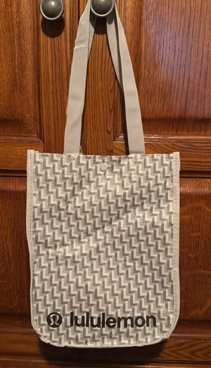 NWOT Lululemon Small Reusable Shopping Tote Gray Geometric Pattern thumbnail 1