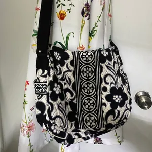VERA BRADLEY Black & White Floral Messenger Bag thumbnail 7