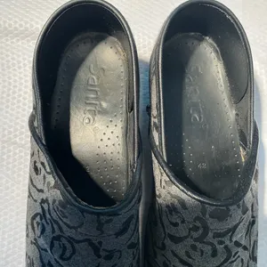 Sanita Black Floral thumbnail 2