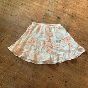 Talulah Revolve lightweight pink floral layered S knee length skirt thumbnail 3