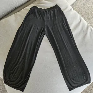 F.H. Clothing Co. woman’s size large cropped pants in black thumbnail 2