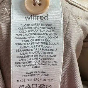 Aritzia Wilfred Vegan Leather Bermuda Shorts 4‎ Taupe Pleated High Rise NWT thumbnail 9
