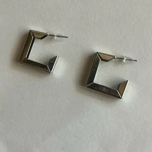 3/$20 Silver Tone Thin Square Hoop Stud Earrings 1” Pierced thumbnail 2