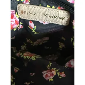 Betsey Johnson Margie Crossbody Tan Purse 9.5 x7 Bag cream tan thumbnail 5