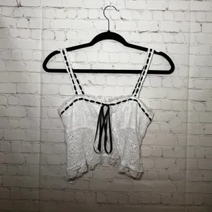 ✨Bobbi Rocco White Eyelet Lace Cami Crop‎ Top Black Ribbon Tie Detail Size S thumbnail 2