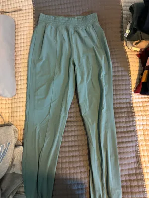 Lululemon Joggers thumbnail 1