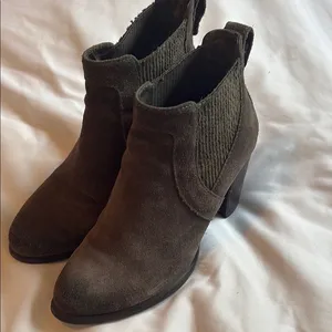 UGG Brown leather/suede Ankle Booties with Chunky Heel thumbnail 1