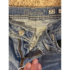 Miss Me JW5824P Cuffed Capri Jeans Light Wash Distressed Blue Denim Size 33 thumbnail 6