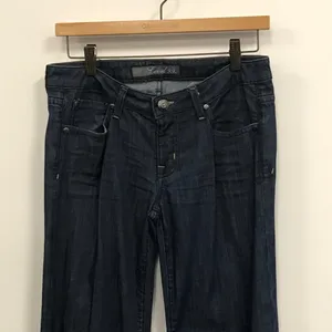 NWOT Level 99 4x35 Flare Leg Five-Pocket Jeans thumbnail 2