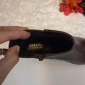 Alfani Step & Flex NEW Women Burgundy Comfortable Ankle Boots Zip Up Trendy Fall thumbnail 9