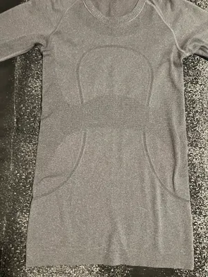 Womens sz4 lululemon Swiftly Tech Long Sleeve crew neck shirt-gray. thumbnail 5