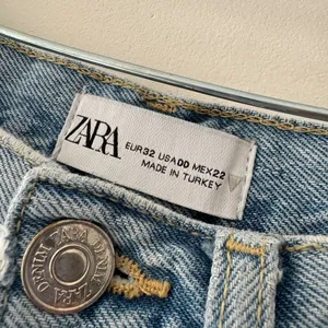 ZARA Baggy Straight Leg‎ Light Wash Jeans High Waisted thumbnail 4