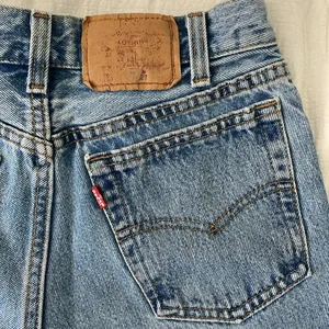 Levi's Blue Jean Shorts with Frayed Hem and Distressed Look Vintage thumbnail 3