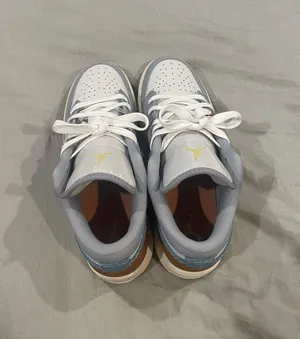 Nike Jordans thumbnail 5