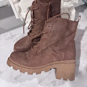Sugar Fabians Brown Heeled Boots Size 8 | Trendy Fall Fashion Essential thumbnail 5